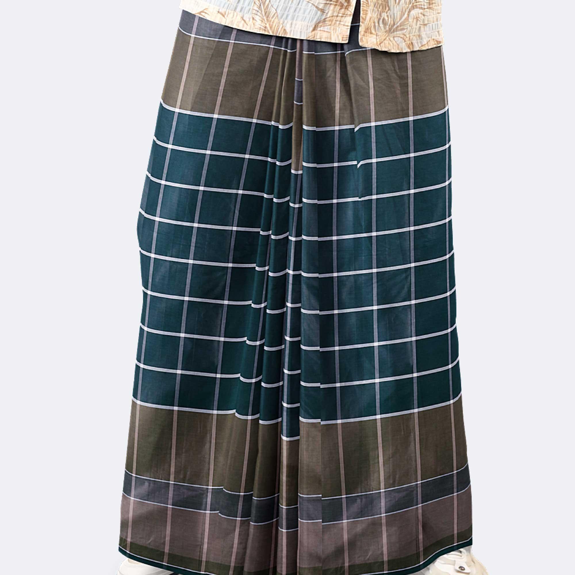 Amanat-Shah-Lungi-Crown-1160-4-1756016791.jpg
