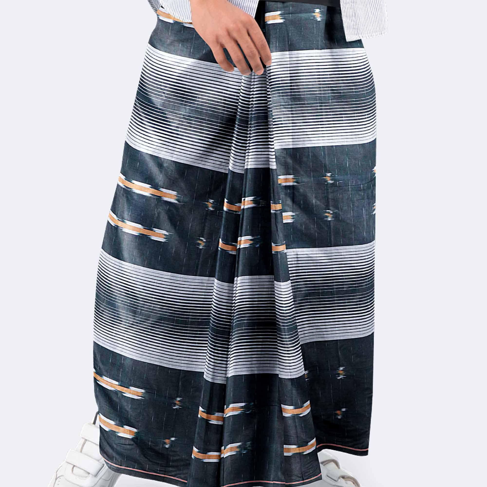 Amanat-Shah-Lungi-Crown-1166-4-1756032280.jpg